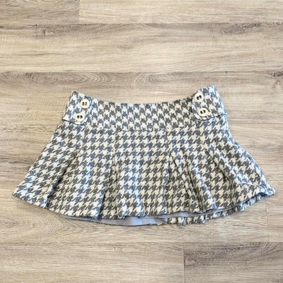 ceejayalegros's tweet photo. So good I had to share! Check out all the items I'm loving on @Poshmarkapp #poshmark #fashion #style #shopmycloset #reformation #topshop #aeropostale: https://t.co/W04VlCGfzd https://t.co/p0qLXWXuSJ