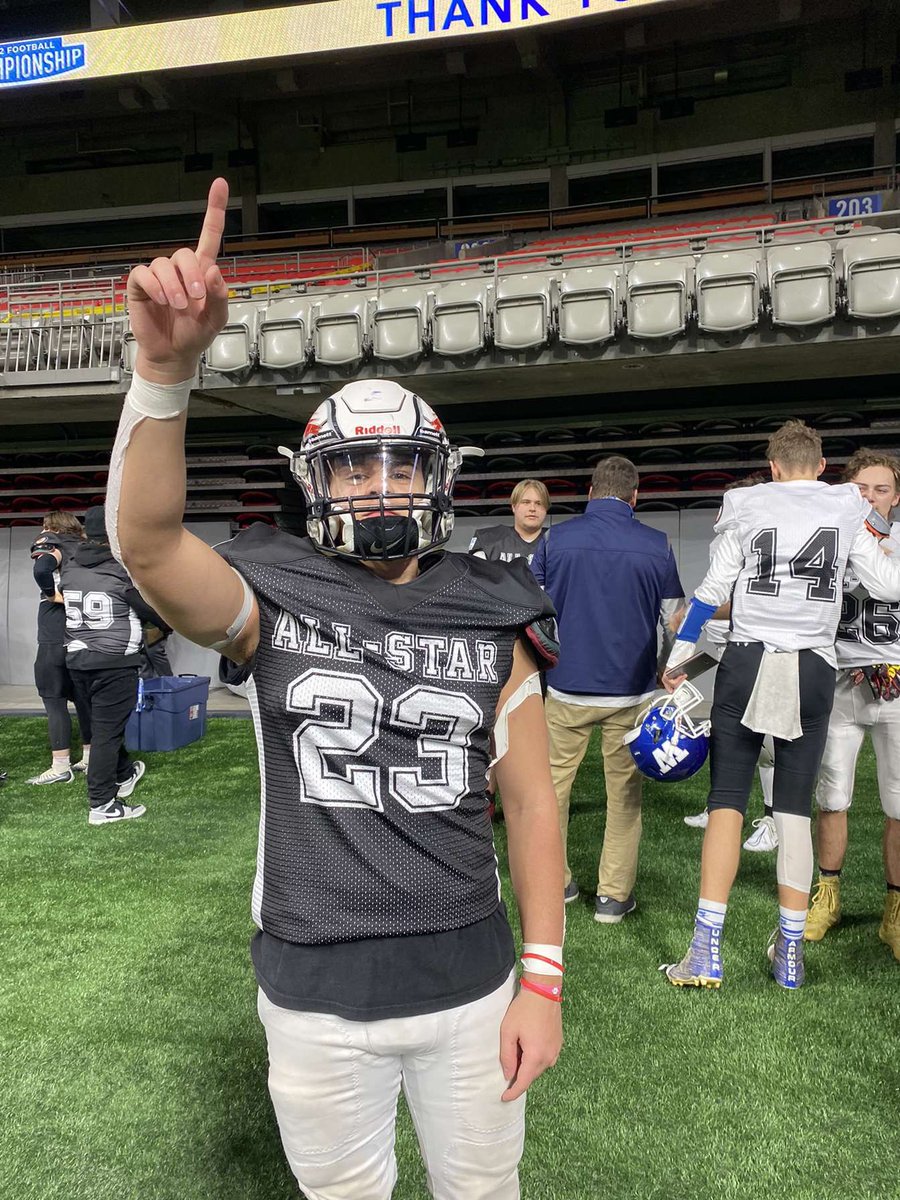 VytorOliveira6's tweet photo. An amazing experience getting to play with the best football players in BC. Had a good time getting to know all my teammates and coaches this past 3 days. Special thank you to coach @saintjordan21 https://t.co/d2rGiUzFNs