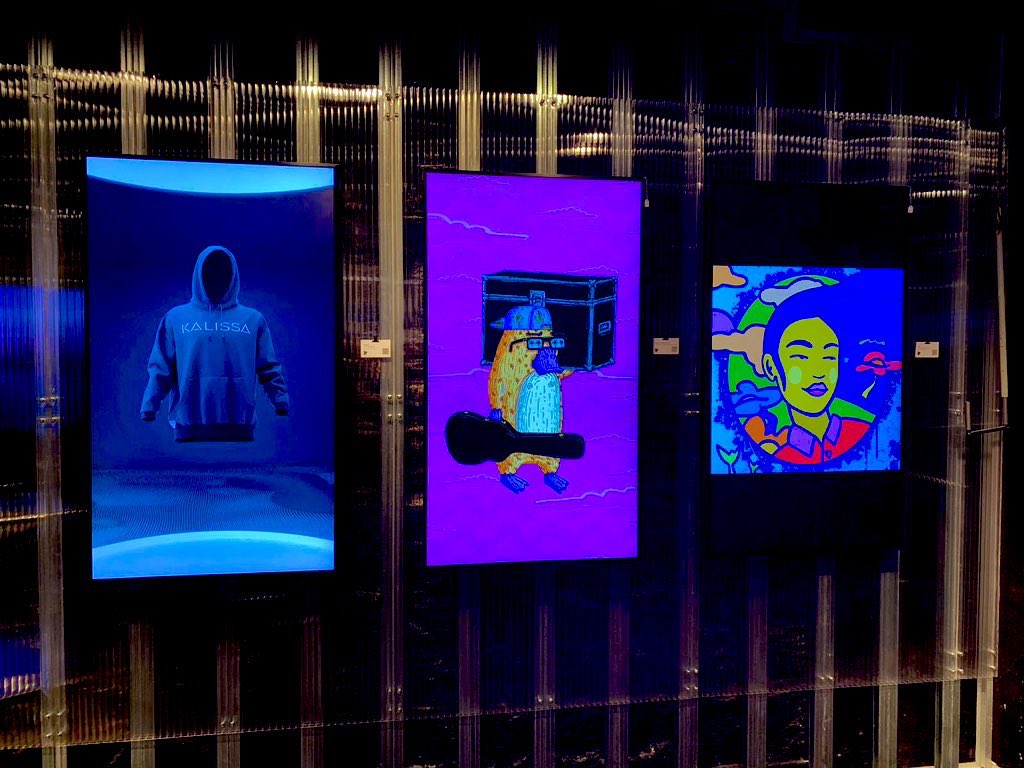 superultrart's tweet photo. Super Ultra Happy!

Latest art collaborations exhibited at the #openscreen “Qu’est-ce qu’on fabrique?” at the @NFTFactoryParis : Vellum and Petey, the roadie platypus

2 styles, 2 very different feelings

1 physical scent with each work

@cityshakestudio x @MulgatheArtist https://t.co/TahmQjFe21