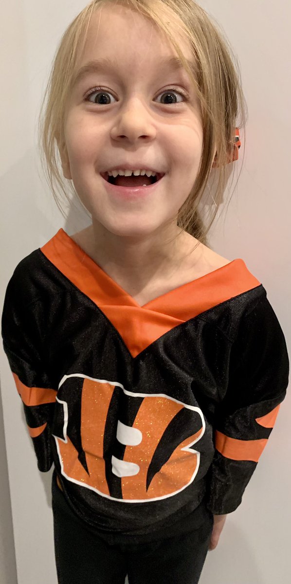 KaraSaysRelax's tweet photo. She’s so excited for her @Bengals boys! 🖤🧡🖤🧡🖤🧡 https://t.co/FRq5Q8tQnf