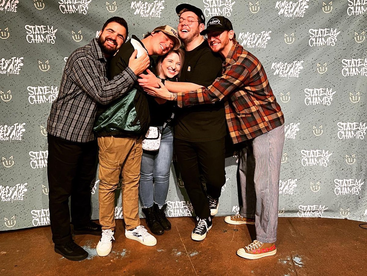 tayyyspears's tweet photo. Family reunion - well, after one day of not seeing each other. That counts, right? Enjoy the progression of emotions.
.
.
#statechampsny #myhumans #tayspears #champsfam #poppunk #music #family #soulhasleftthebuilding #bye @State_Champs https://t.co/SpOjRiDkMw