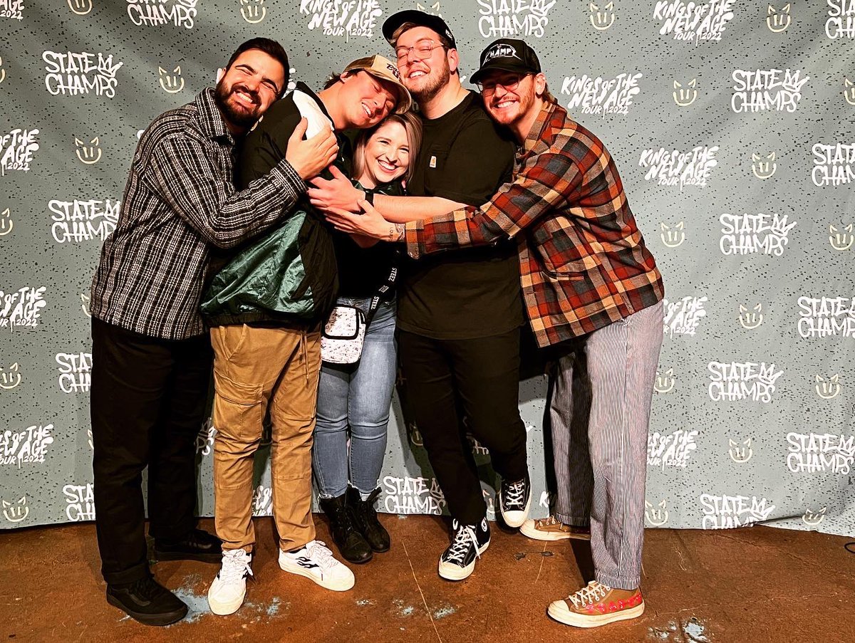 tayyyspears's tweet photo. Family reunion - well, after one day of not seeing each other. That counts, right? Enjoy the progression of emotions.
.
.
#statechampsny #myhumans #tayspears #champsfam #poppunk #music #family #soulhasleftthebuilding #bye @State_Champs https://t.co/SpOjRiDkMw