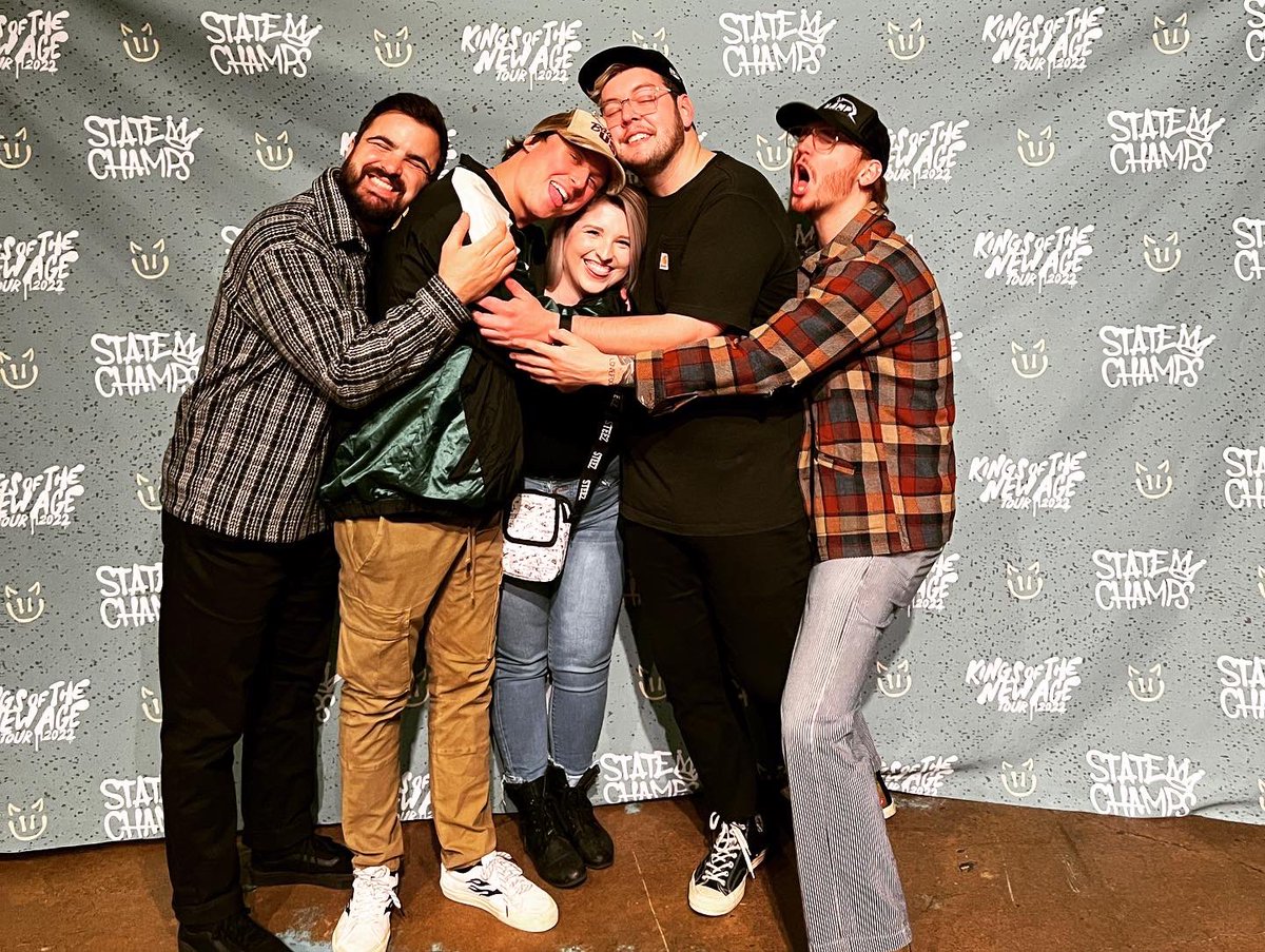 tayyyspears's tweet photo. Family reunion - well, after one day of not seeing each other. That counts, right? Enjoy the progression of emotions.
.
.
#statechampsny #myhumans #tayspears #champsfam #poppunk #music #family #soulhasleftthebuilding #bye @State_Champs https://t.co/SpOjRiDkMw