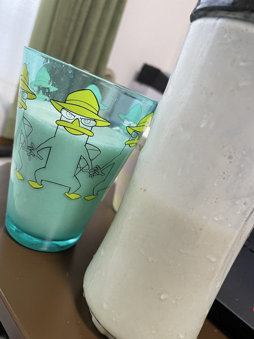ほうれん草とバナナを牛乳で混ぜる!!! #限界ダンボールめし 