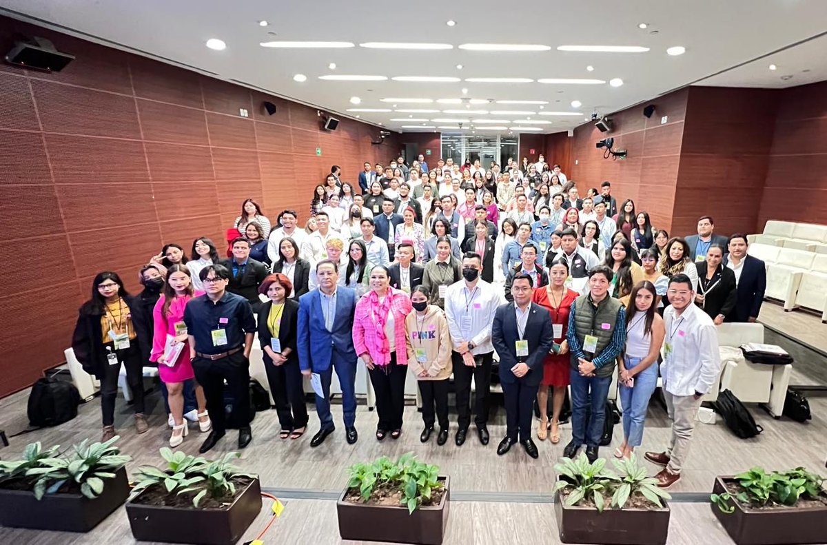 TVTenlinea's tweet photo. #Entérate 🔴 Realiza la senadora @monicaferbal el Primer Modelo Legislativo de la @UJAT, donde invitó a 150 alumnos de esta casa de estudios a vivir la experiencia de ser legisladores por dos días.

 “Necesitamos de la juventud, de sus ganas de vivir, sus sueños, sus pasiones...” https://t.co/SlLCmHoHHl