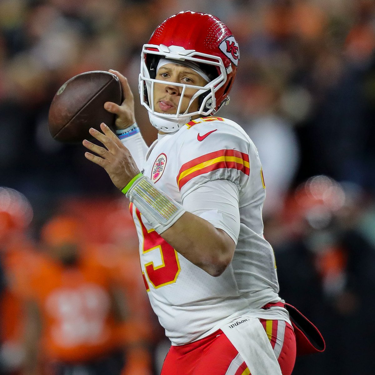 HardRockBet's tweet photo. Joe Burrow vs Patrick Mahomes 
(Head-to-head)

Burrow                   Mahomes
3-0            W-L           0-3
327.3   Pass yds/gm 252.3
72.2%    Comp%       67.3%
8-1          TD-INT        6-2
121.0 Passer Rating  101.0 https://t.co/Idg1V75jf5