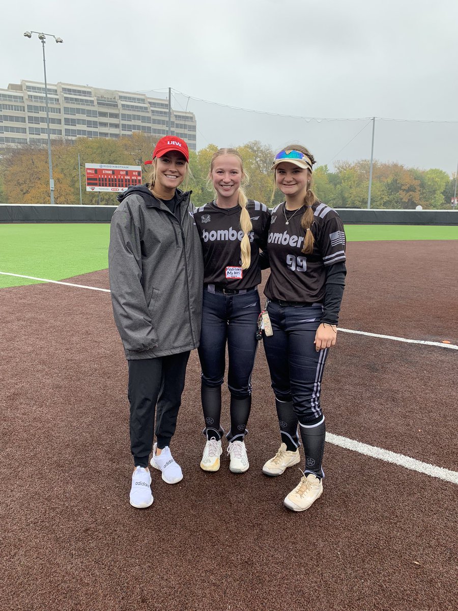 mikesmadison9's tweet photo. Huge thank you to @deanofsoftball5, @robynleightonn, @hunter_bunch10, and Coach Josh for having me at camp today!! And shoutout to my awesome teammate, @Abby_S_Brand for catching me!! @BombersGldNat18 @johntcarpenter @centexfastpitch https://t.co/1YZW871XWX