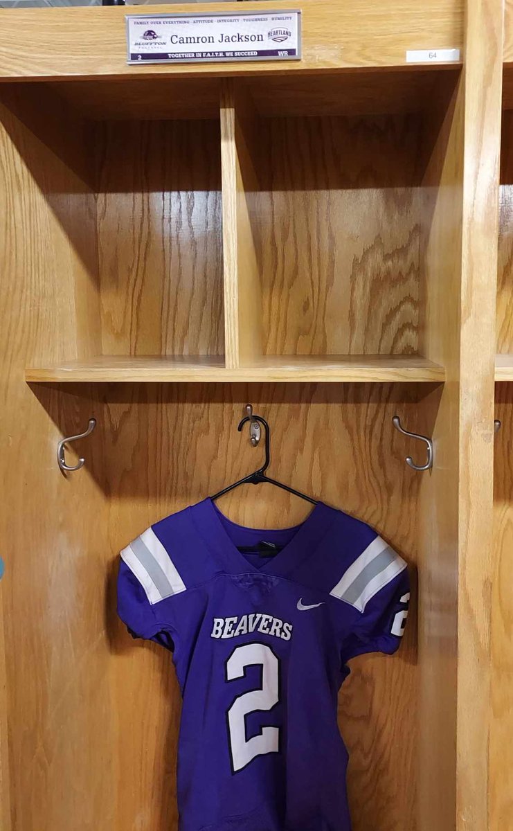 CamJack1027's tweet photo. Blessed and very excited to announce that I’ve received my first offer from @BlufftonFB! Thank you @CoachMNardo @keegan_linwood for the opportunity to continue my football career on the college level. @HuskieFB @EDGYTIM @CoachBigPete @dclay1889 https://t.co/NV6eB795gj