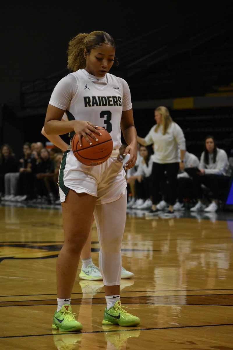 Miller » 14 PTS, 4 REB, 3 AST tonight she going be a stud only a freshman