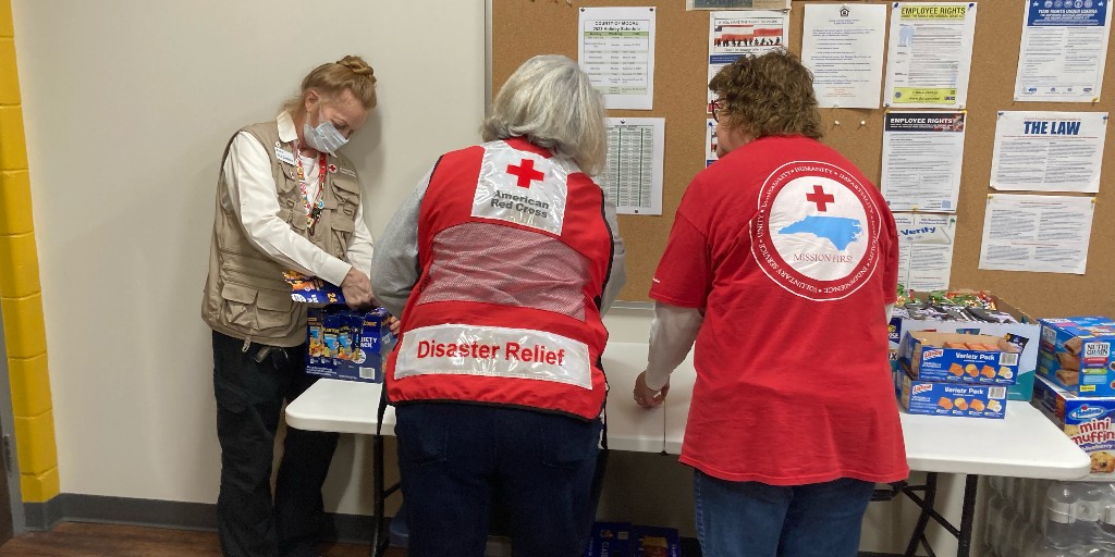 RedCrossENC's tweet image. Moore Co. has opened an emergency shelter with Red Cross support. For those seeking a safe place to stay, it is located at the Moore County Sports Complex, 155 Hillcrest Park, Carthage. Thank you to our partners and volunteers who are aiding people during this difficult time.