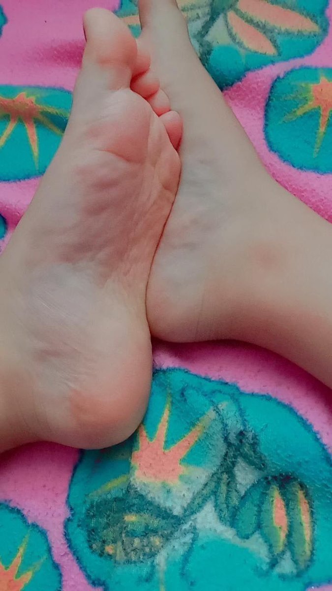 karolzinhab198's tweet photo. Tá carente meu amor? Chama no DM. Meu pack com precinho ❤️
#packdope #packdopezinho #pes #pezinho #foot #feet #packfoot #pesfemininos #pesdemulher #packpe #solas #solinhas #packbunda #solasdemulher #podolatras https://t.co/aKa6B5cBm6