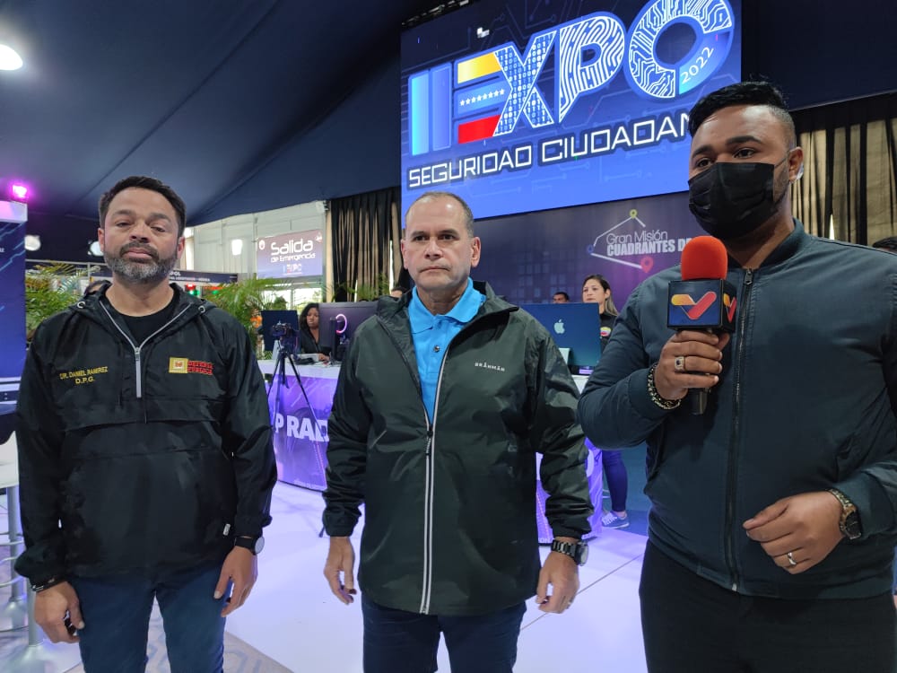 #EnFotos 📸 El Vicepresidente Sectorial para la Seguridad Ciudadana y la Paz <a href="/CeballosIchaso1/">@FuerzaDinamica Remigio Ceballos Ichaso</a> calificó como exitosa la segunda #exposeguridadciudadana2022  agradeció a los expositores y visitantes por su participación.

#CopaNavidad202