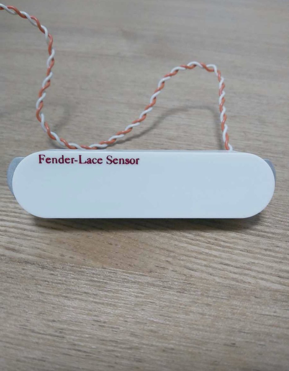 yoshiki_zzz's tweet image. しっくりこなかったので
誰か要ります？

FENDER Lace Sensor RED / WHITE Cover

ほぼ新品
２芯仕様

抵抗値　14.68kΩ
リード線　26cm

#lacesensor
#fender
#pickup
#ストラト