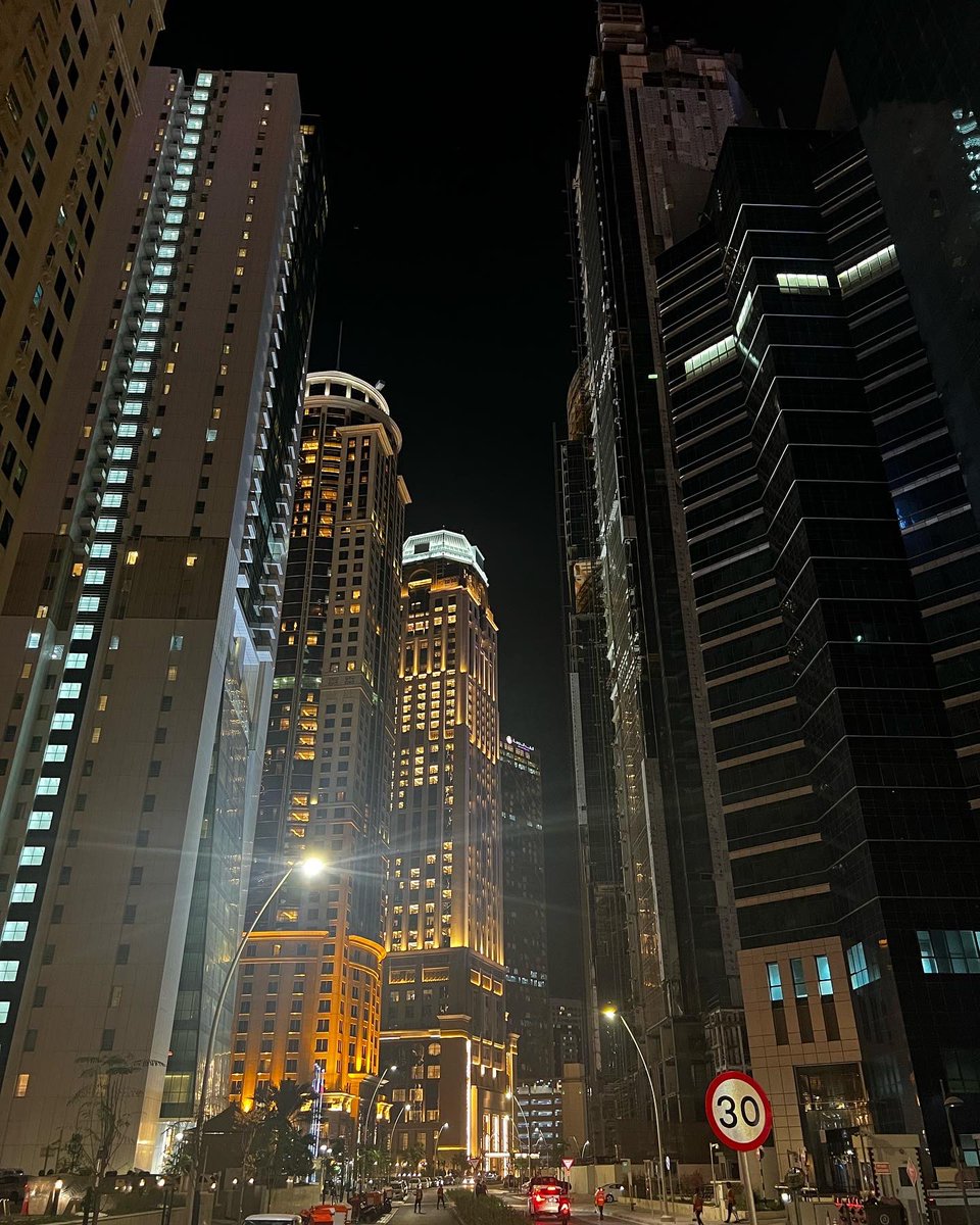 Sergei_Chacho's tweet photo. Espectacular experiencia en #doha #qatar. Conocer una de las ciudades más emblemáticas del medio oriente y en la época del #Mundial2022. 

Hace que esta vivencia sea única la gente de lujo con la que compartí y hacerlo a través de la experiencia #budweiser. https://t.co/kpiLNry3Kw
