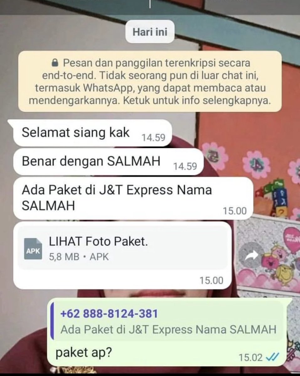 ezash's tweet image. Baru tau kalo lately ada modus kejahatan baru yg nyamar jadi kurir, ya

Jadi alih2 ngirimin foto, gataunya dia ngirimin file yg bentuknya APK dan kalo didownload/install bisa ngambil data kamu secara diem2 (termasuk uang!)

Harap berhati2 ya ges kalo nerima chat kayak gini 👍🏻