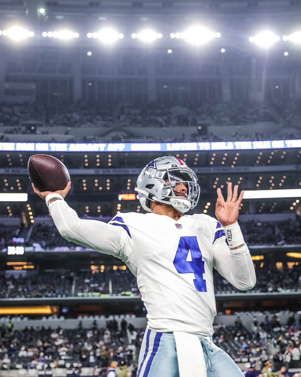 dallascowboys's tweet photo. Locked In 🔒 for SNF

#INDvsDAL | #DallasCowboys

#ProBowlVote + @TankLawrence 
#ProBowlVote + @EzekielElliott 
#ProBowlVote + @dak
#ProBowlVote + @_CeeDeeThree https://t.co/0oSQGu5l4e
