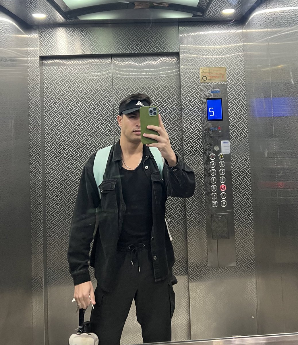 New week! Let’s get it 📻 
Waking you up from 6-10am on the Morning show luv 107.1. 🇦🇪