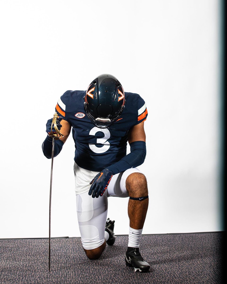 DonteHawthorne3's tweet photo. Had a great time on my official visit this weekend, can't wait to play in Charlottesville for the next few years!! #GoHoos #Hoos23 🔶⚔️🔷 https://t.co/b9h2FxHH6Z