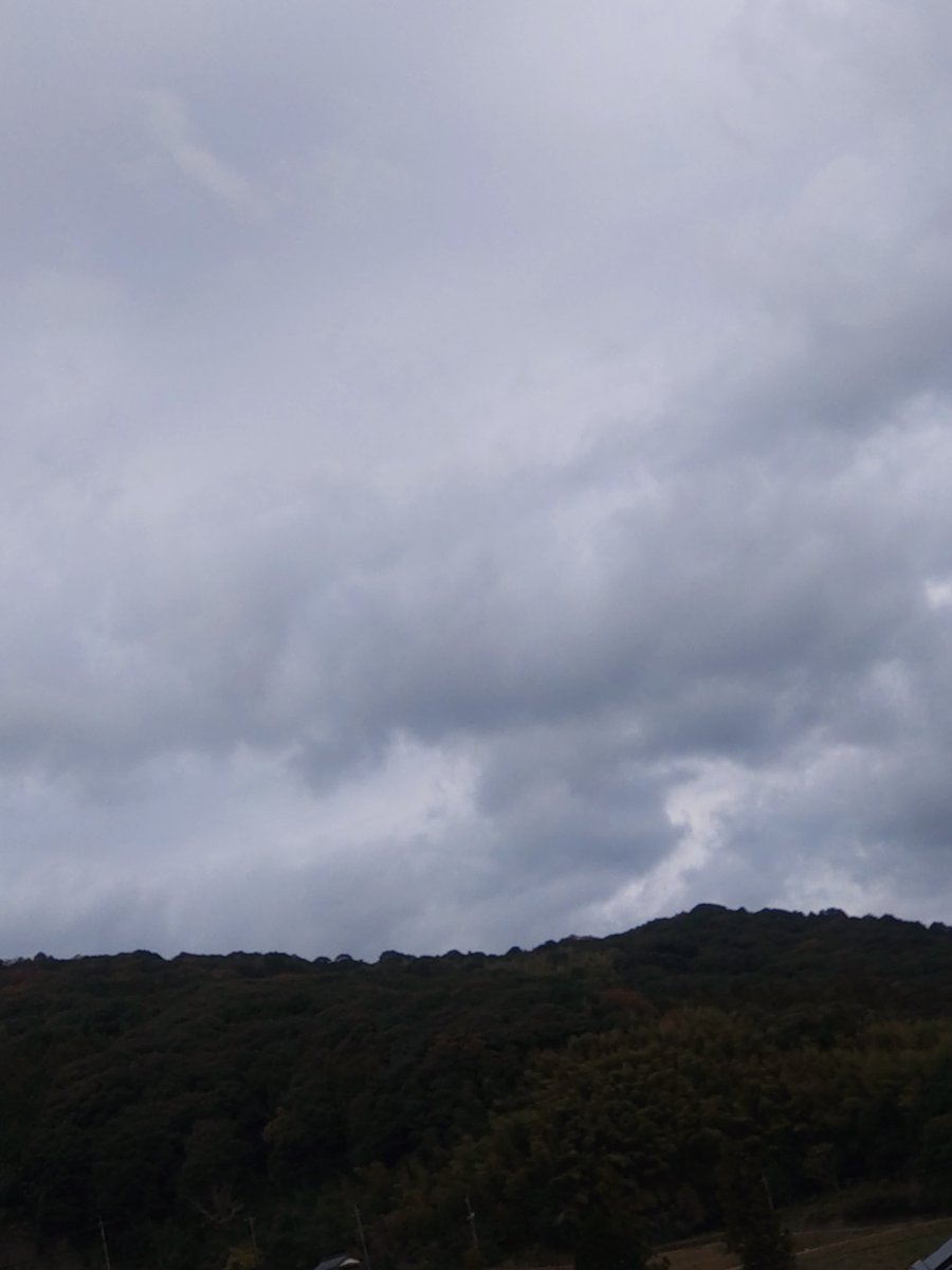 kinoca3's tweet photo. おはようございます。
 #山口県宇部市 今日の天気は☁
事務所内もまだまだ寒いです。

しばらくツイートお休みしてましたが、気持ちを入れ替えてまた初めます。プライベートどん底により2週
間で3kg減😢 https://t.co/3B7Vc3Vbi1