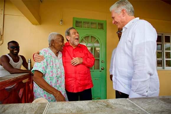 PartidoPCC's tweet photo. Hay sonrisas que enaltecen, abrazan, son vida y #CubaEsSolidaridad #Cuba https://t.co/trmIh7QsAC