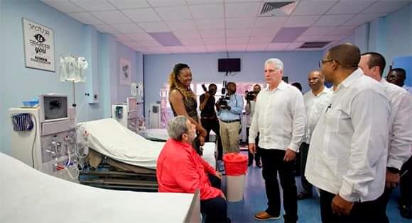 PartidoPCC's tweet photo. Hay sonrisas que enaltecen, abrazan, son vida y #CubaEsSolidaridad #Cuba https://t.co/trmIh7QsAC