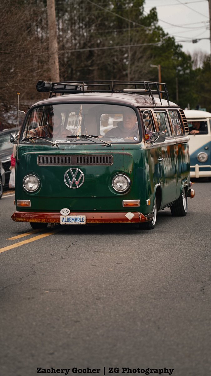 ZgPhotographyNC's tweet photo. Some of the VW Street Cruisers at the Palestine Parade ‘22 #Sony #HappyHolidays #photography https://t.co/szhfMs3cjw
