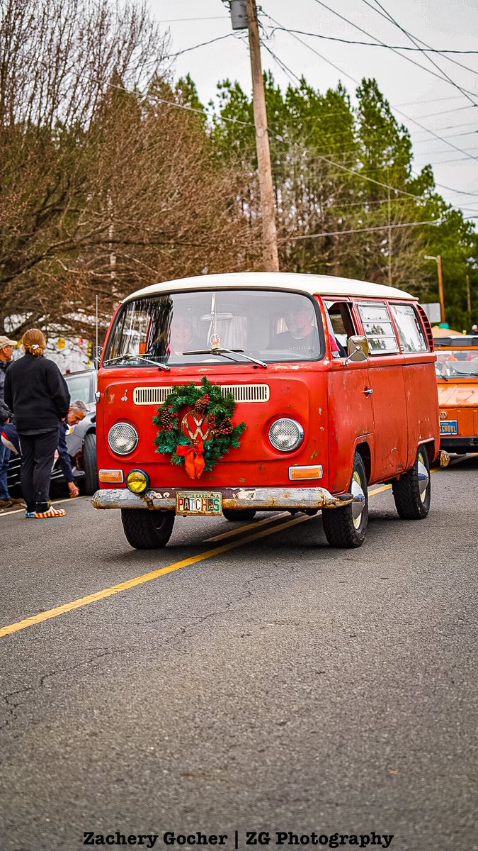 ZgPhotographyNC's tweet photo. Some of the VW Street Cruisers at the Palestine Parade ‘22 #Sony #HappyHolidays #photography https://t.co/szhfMs3cjw