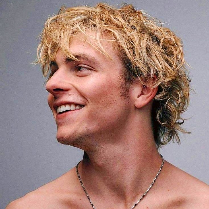FeelzTweeter's tweet photo. I'm still convinced Ross Shor Lynch is one of the hottest males walking this very earth 🌎 🔥
#Ross #rosslynch #r5 #lynch @RossLynch https://t.co/0PXB0FGHU5