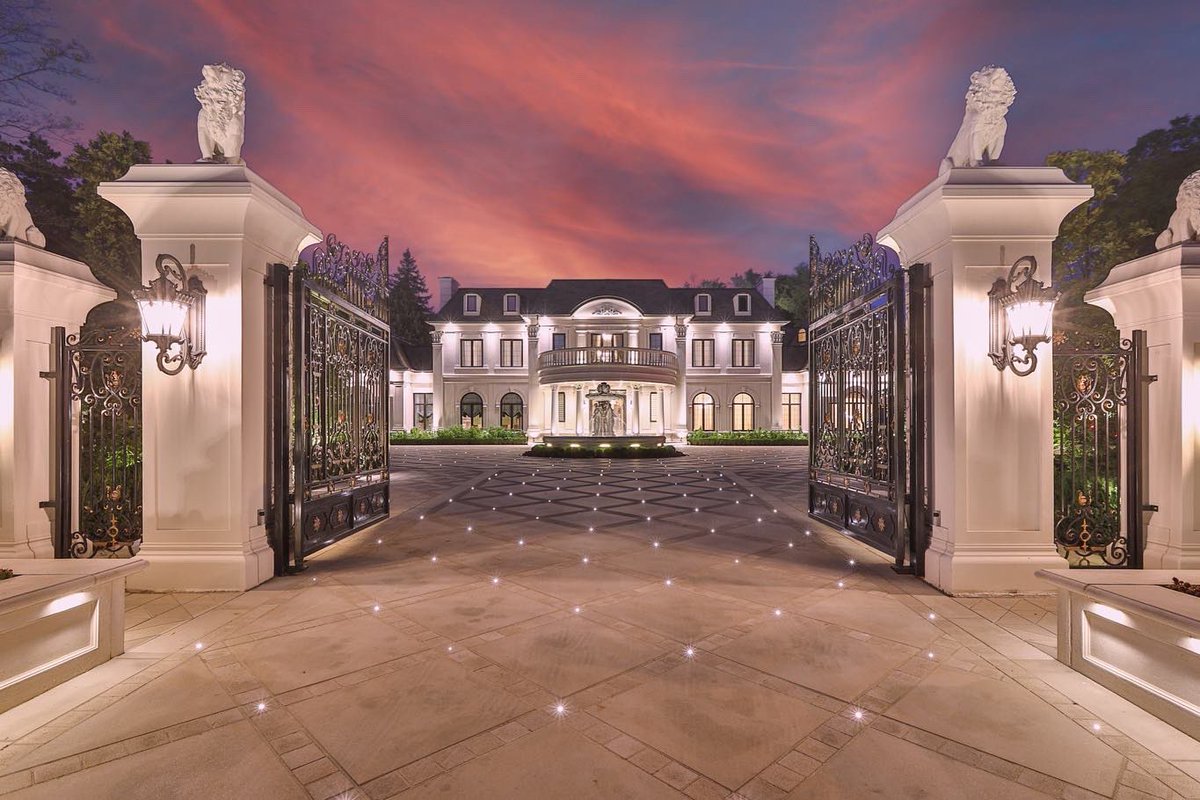 HomunculusEnt's tweet photo. A gorgeous home on the Bridle Path I shot at the end of the summer. 

#realestate #toronto #homes #torontorealestate
#torontohomes  #torontorealtor  #torontolisting #torontorealestateagent #gtarealestate #gtarealtor #gtahomes #property #sunset #dusk #twilight #twilightphotography https://t.co/8xqjM4nsiY