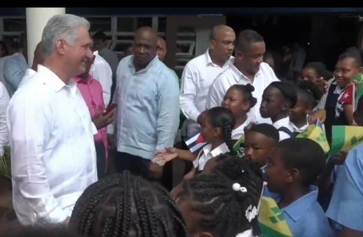 El amor y la solidaridad han marcado la visita del presidente <a href="/DiazCanelB/">Miguel Díaz-Canel Bermúdez</a> a San Vicente y las Granadinas. #SomosCaribe