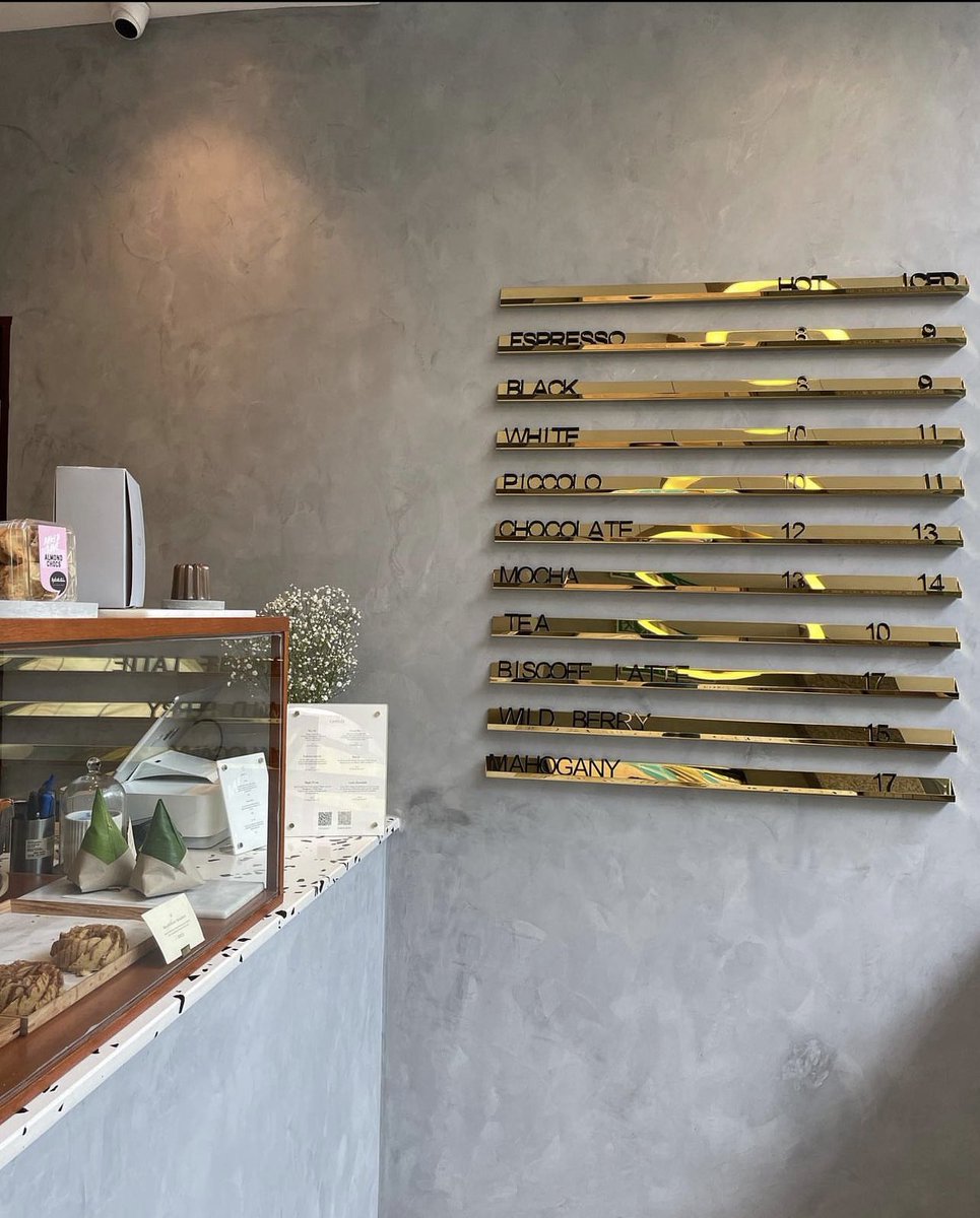 zhafryyzynski's tweet photo. I’ll believe this tweet is VERY MISLEADING. The price is on the wall and you’ll should know what you choose. If she said it’s oat milk latte, 10+4 is only RM14.00. Where do you get the RM24 from? Kindly explain? https://t.co/QjNDioKwUk