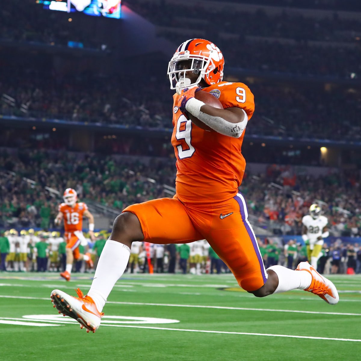 RedditCFB's tweet photo. If the Orange Bowl is not this uniform matchup we will RIOT https://t.co/cibVPxM3Jt