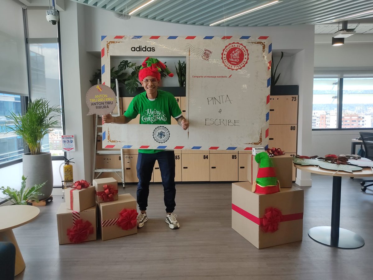 Lauracmhbc's tweet photo. Inició diciembre y en adidas comenzamos esta época con espíritu navideño ! Queremos compartirles un poco de nuestra decoración sostenible de este año.
#adidas #hybridworkplace #inside3stripes https://t.co/eoRGXdSIdR