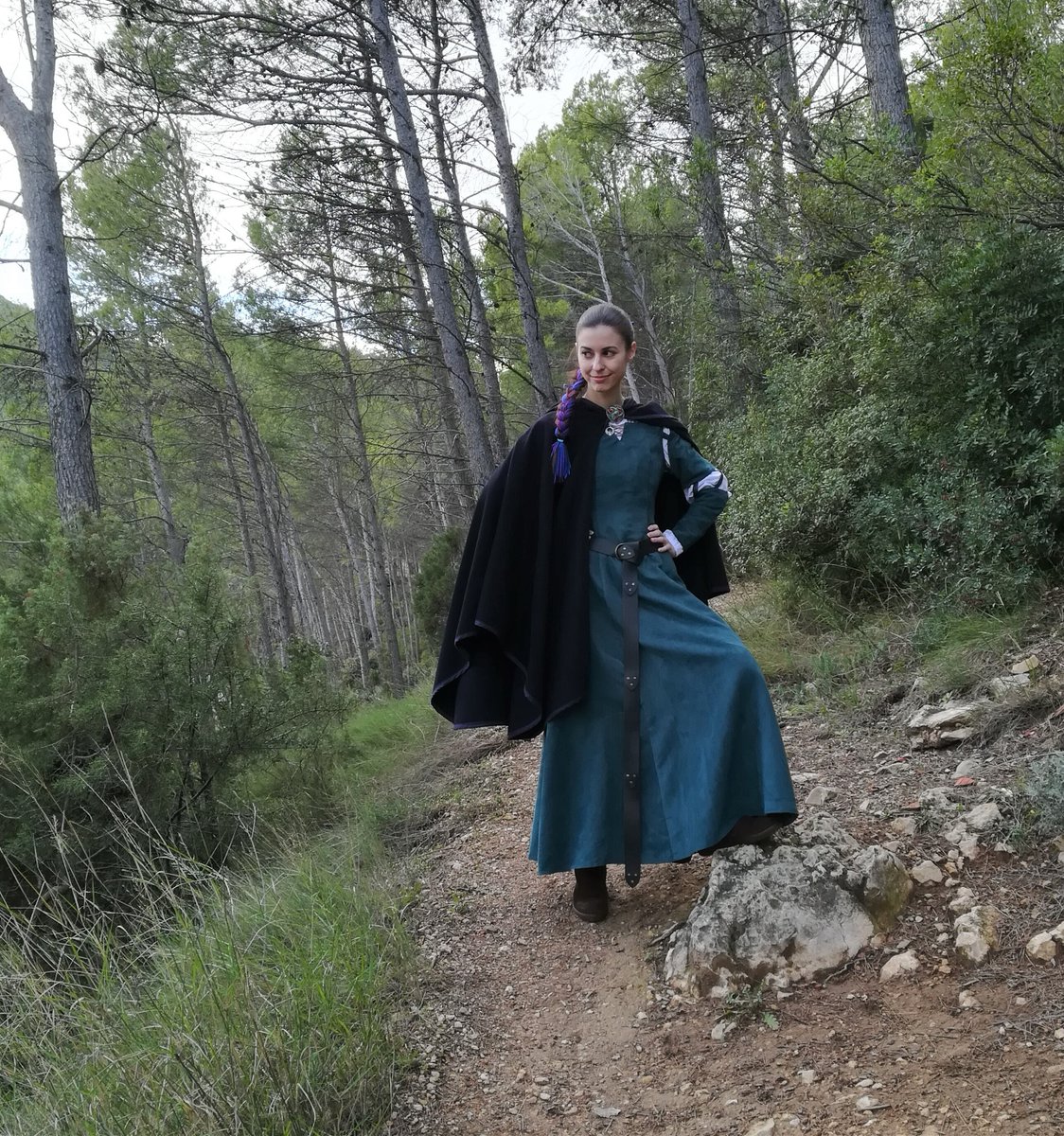 ArwendeLuhtiene's tweet photo. Merida kirtle in Tolkien conventions/Tolkien human ranger OC/Emeldir the Brave-hearted at #EstelCon 2018. #Tolkien #TolkienCosplay #LOTR #Silmarillion #Emeldir https://t.co/kfUyVOK7Ln
