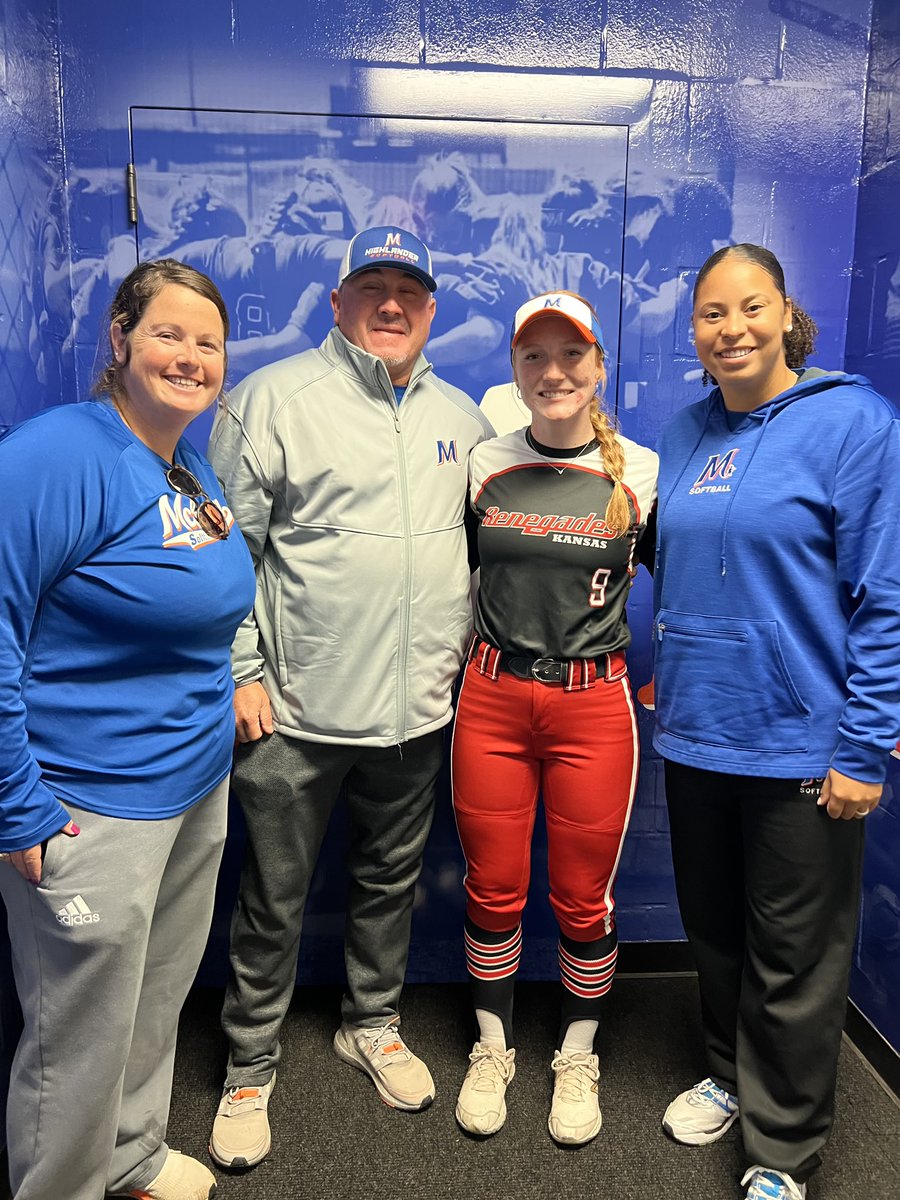 KarleeFord2's tweet photo. Guess what…

IM COMMITTED 🧡💙 
@McLennan_SB @KSRenegades_BPF @EHSSoftball2 @CoachBerry33 @CoachJ_22 @rheint3 https://t.co/uy0Lo6Sqbk