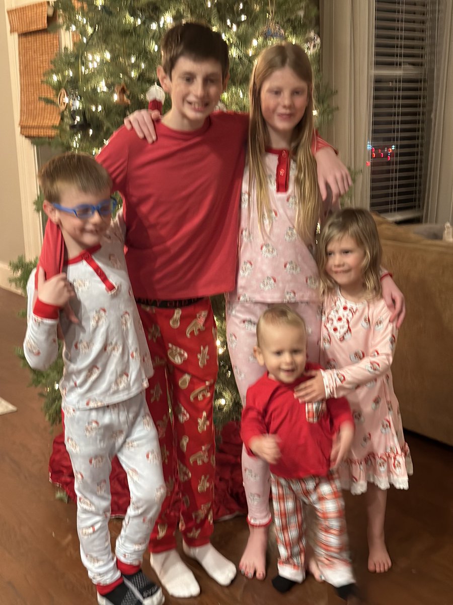 BLTHoops's tweet image. This year I get to spend Christmas with my grandkids making gingerbread houses ♥️