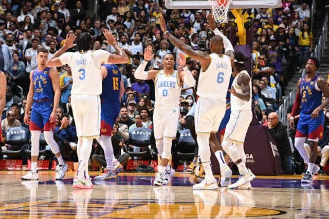 TheWestWolfPod's tweet photo. 360 is CLOWNIN bro!

Russell Westbrook:
6pts
15ast
7rbs

LeBron James:
29pts
6rbs
6asts

Anthony Davis:
55pts
15rbs

360° combined stats:
90pts
21asts
28rbs

And a W!!! https://t.co/aU7zCYOr5l
