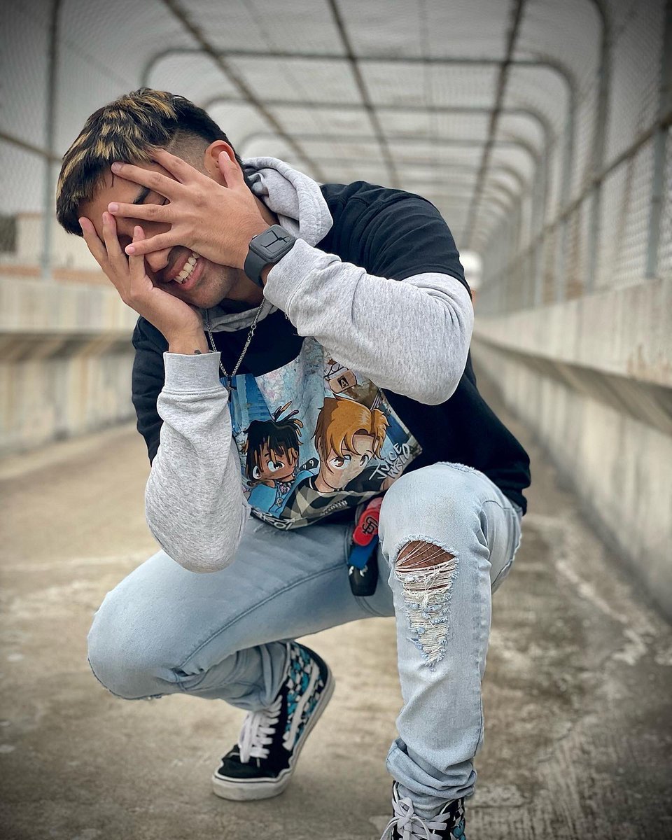 Marcanthony019's tweet photo. 𝔘𝔫𝔞 𝔫𝔬𝔠𝔥𝔢 𝔪á𝔰🦋🖤 #trend #follow #repost #share #thekidlaroi #vans #twitterfiles #TrendingNow #texas #badbunny #photography #like #happy https://t.co/7A7ZKHJk6o