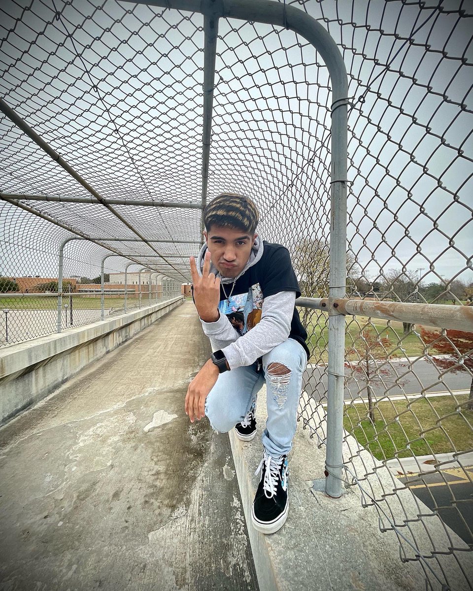 Marcanthony019's tweet photo. 𝔘𝔫𝔞 𝔫𝔬𝔠𝔥𝔢 𝔪á𝔰🦋🖤 #trend #follow #repost #share #thekidlaroi #vans #twitterfiles #TrendingNow #texas #badbunny #photography #like #happy https://t.co/7A7ZKHJk6o