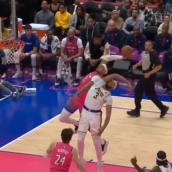 NBA on Twitter "🤯🤯 Look at how far back Daniel Gafford reaches to rip