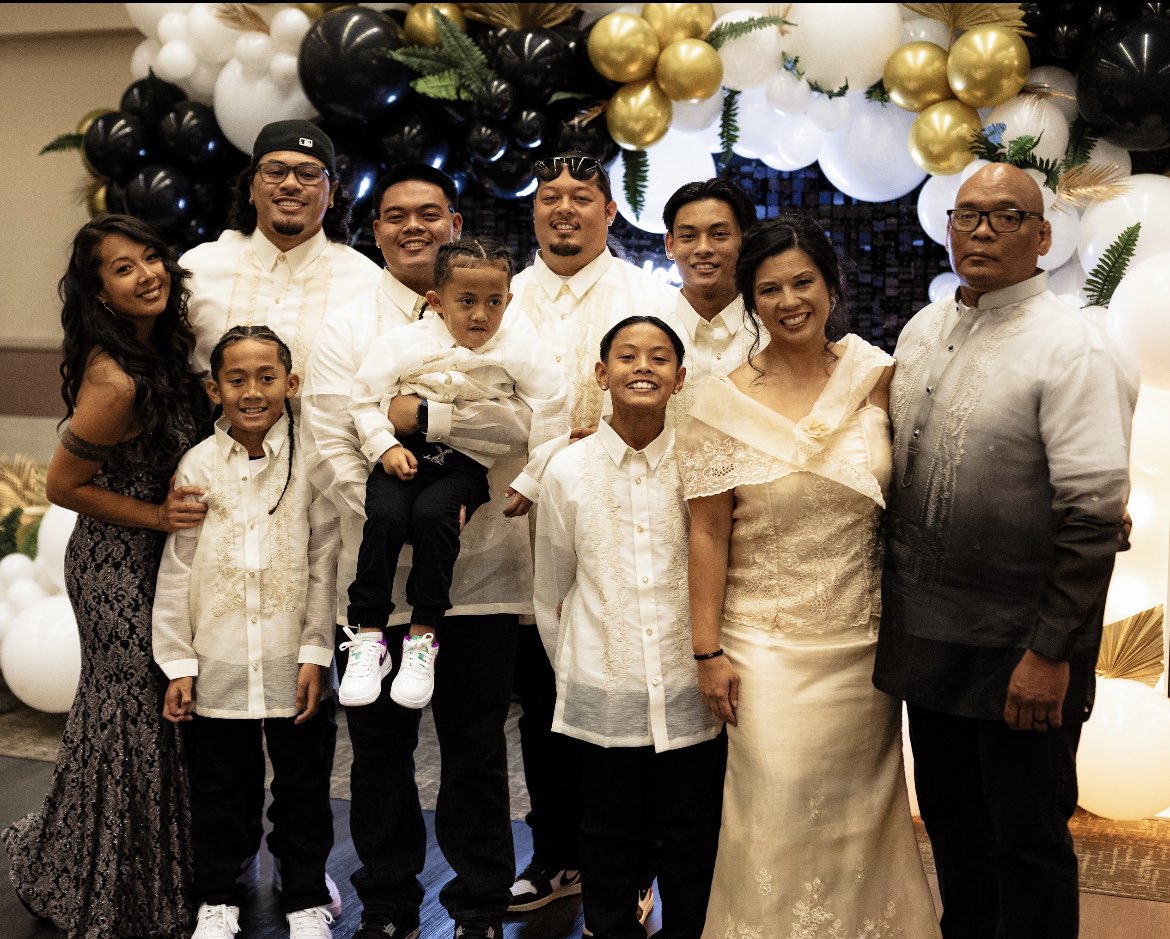 angel_mikaele's tweet photo. We celebrated my mom’s birthday this weekend &amp; our time was filled with joy, culture, laughter, dancing, and happiness 🖤❤️ 🇵🇭☀️ https://t.co/E1P8kJ8Jfd
