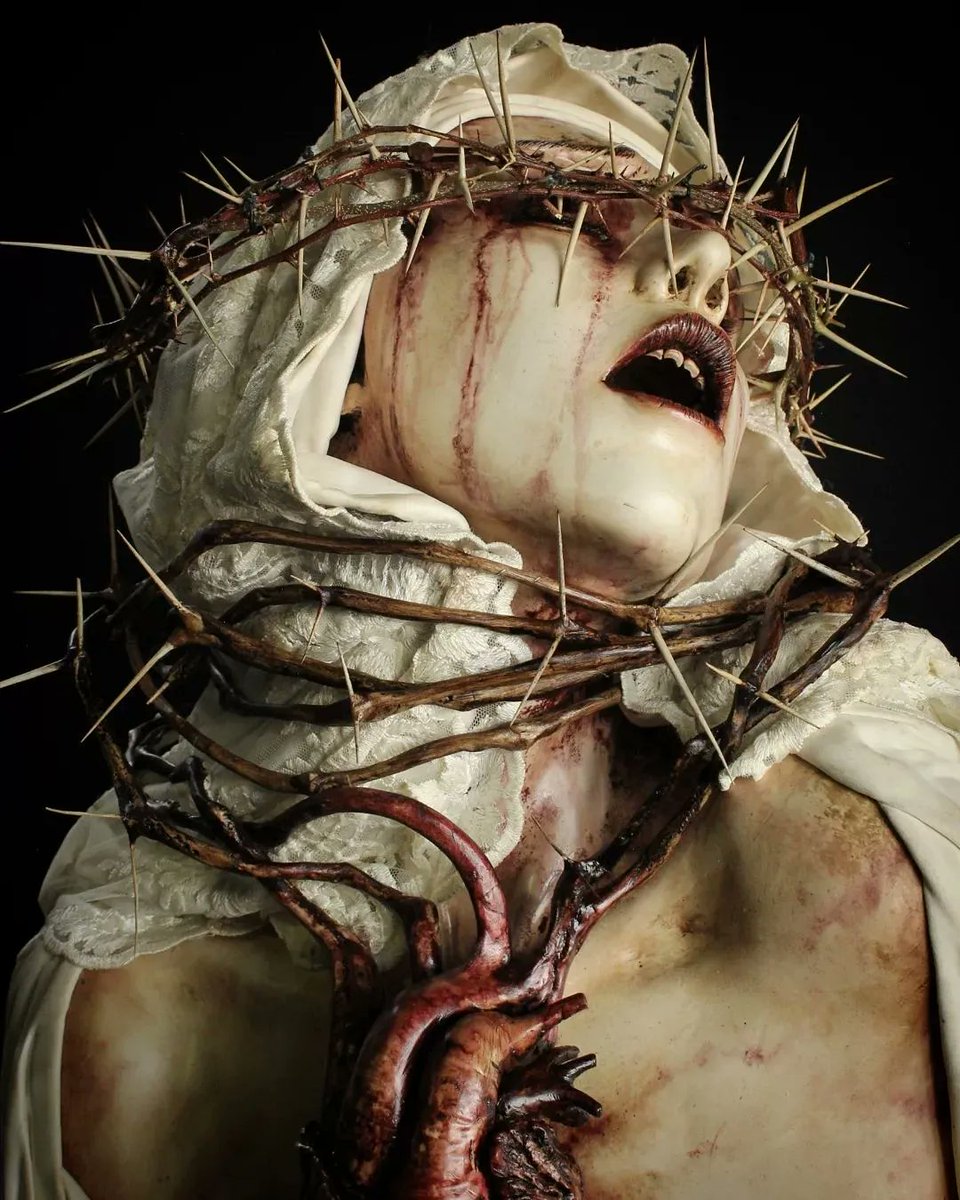 Beautiful Bizarre Magazine tweet media