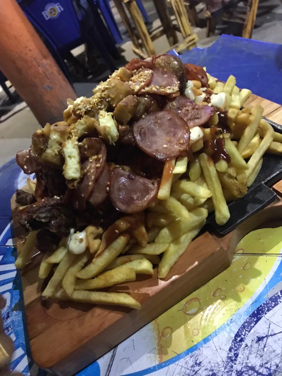 JullyCrisr's tweet photo. Tá decendo gelo e churras 🍻🍢 https://t.co/quII6okKQd