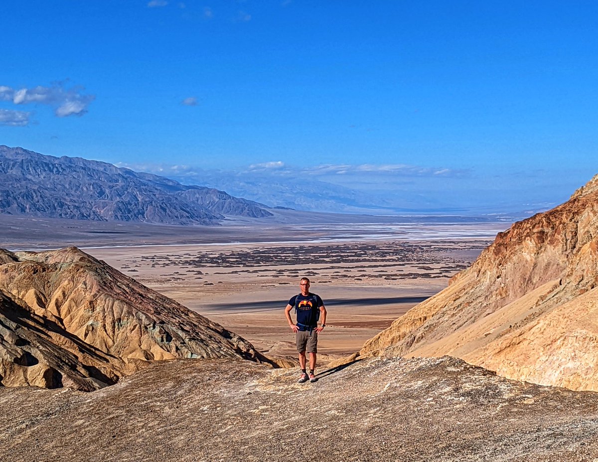 SliceOSunshine's tweet photo. Let's keep it simple. @DeathValleyNPS is simply awesome! #hiking #nationalparkgeek #hikingadventures #optou #birthdaycelebration https://t.co/1chCjU37tj