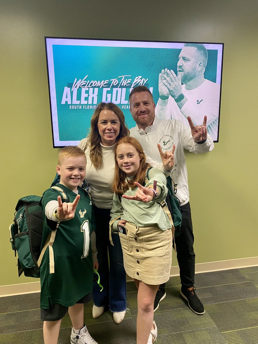 USF Football (@usffootball) on Twitter photo Looking good in the Green and Gold.
Welcome to Tampa, <a href="/CoachGolesh/">Alex Golesh</a> and family‼️
#HornsUp 🤘 Looking good in the Green and Gold.
Welcome to Tampa, <a href="/CoachGolesh/">Alex Golesh</a> and family‼️
#HornsUp 🤘