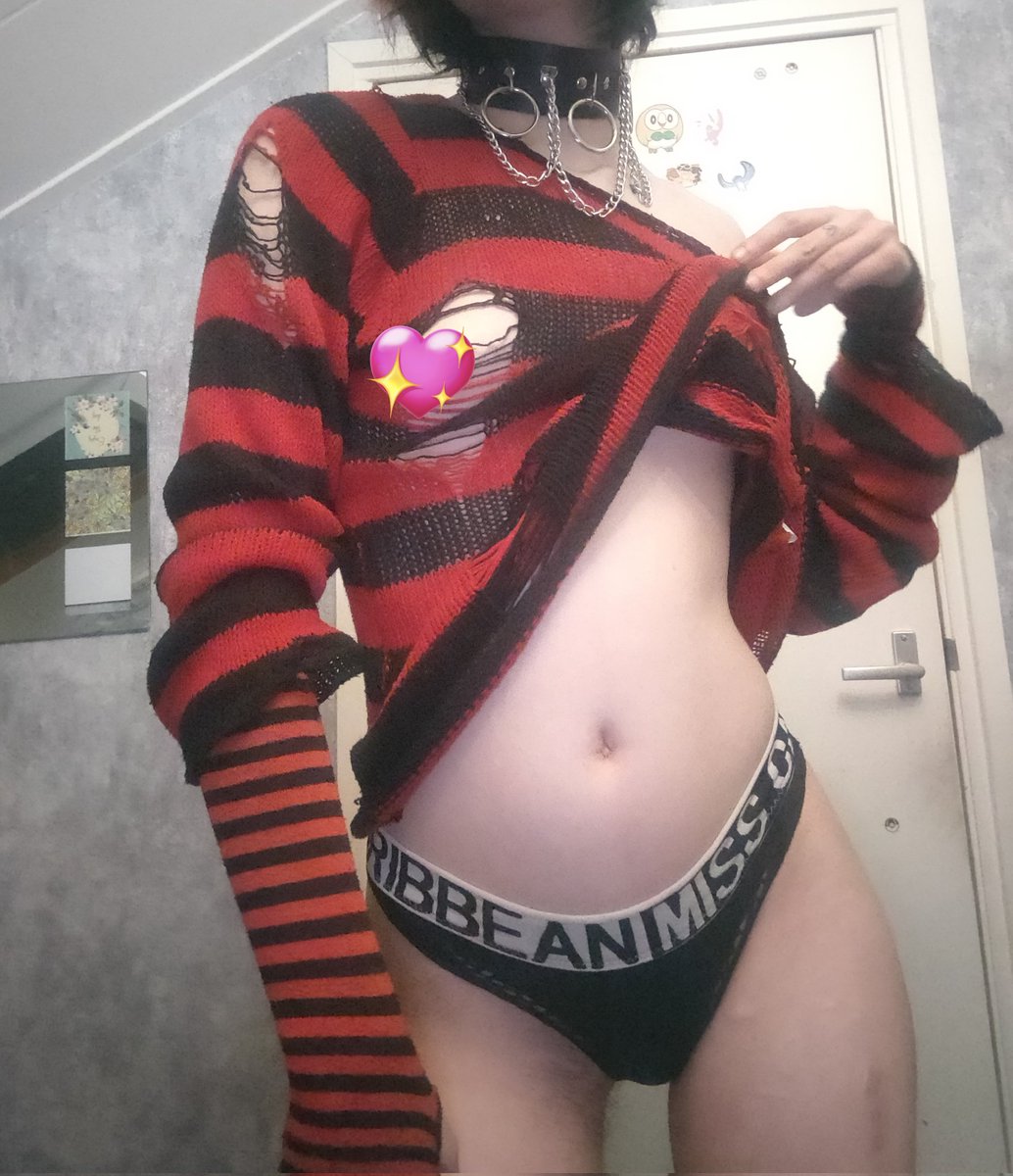 strawberryvoid8's tweet photo. Heyy limited time free trial on my #onlyfans (link in bio!) Dont miss out!! I would love to meet u all xx #onlyfansgirl #onlyfansbabe #onlyfanspromo #nsfw #nude #nsfwtwt #emoslut #sceneslut #lewd #emo #egirl #barelylegal #emogirl https://t.co/s91Ix4WroO