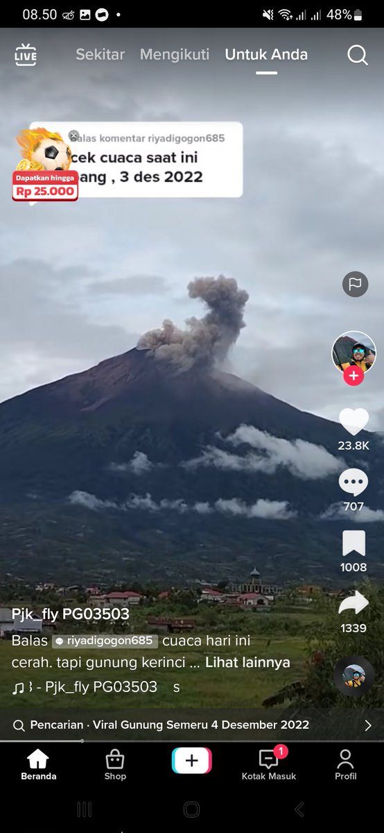 infohoream's tweet photo. gunung kerinci erupsi juga ? untung #atapnegeri nya bung @FiersaBesari dah kelar https://t.co/3iZJv4u7rY