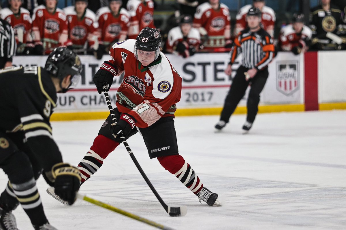 anelsonphotos's tweet photo. A 7-4 victory for the @ChicagoSteel Winterfest game! 🏒❄️

#FeelSteel https://t.co/A3sLsqGfMV