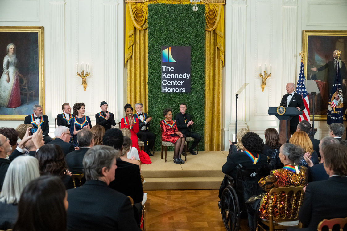 POTUS46Archive's tweet photo. Congratulations to the 2022 Kennedy Center Honorees and their wonderful families.
 
Thank you for showing us the power of the arts. You embody the very spirit of America. https://t.co/HzXvTmBZnh