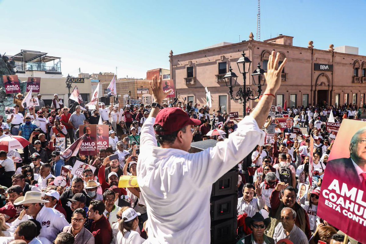 epigmenioibarra's tweet photo. Como en Hidalgo y en Oaxaca se acerca la hora del cambio en Coahuila. La 4a transformación se abre paso, con @RicardoMeb en la cuna de la Revolución. Más de 15 mil personas se manifiestan en Saltillo! https://t.co/aKLRfN8hUs